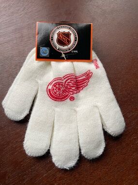 NHL Kids White Gloves with Red Detroit Red Wings Logo